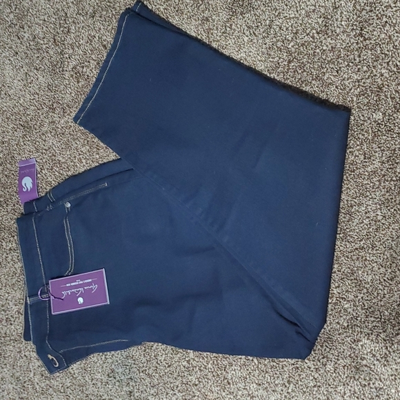 Gloria Vanderbilt Women's Classic Amanda High Rise Tapered Jean - Picture 9 of 11